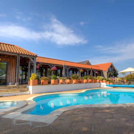 The Farmhouse Hotel And Restaurant Saint Saviour Zewnętrze zdjęcie